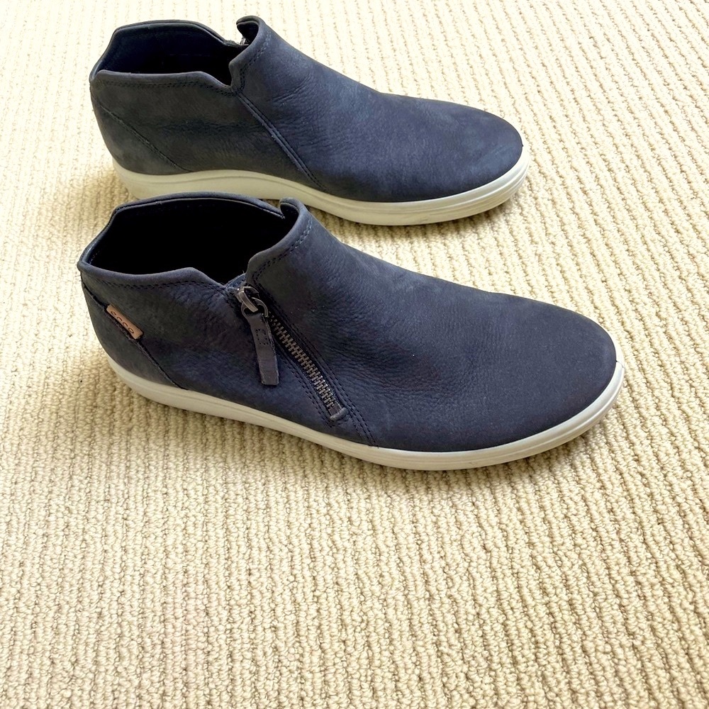 Ecco Gray Flats Slip-On Shoes with Rounded Toe EUC